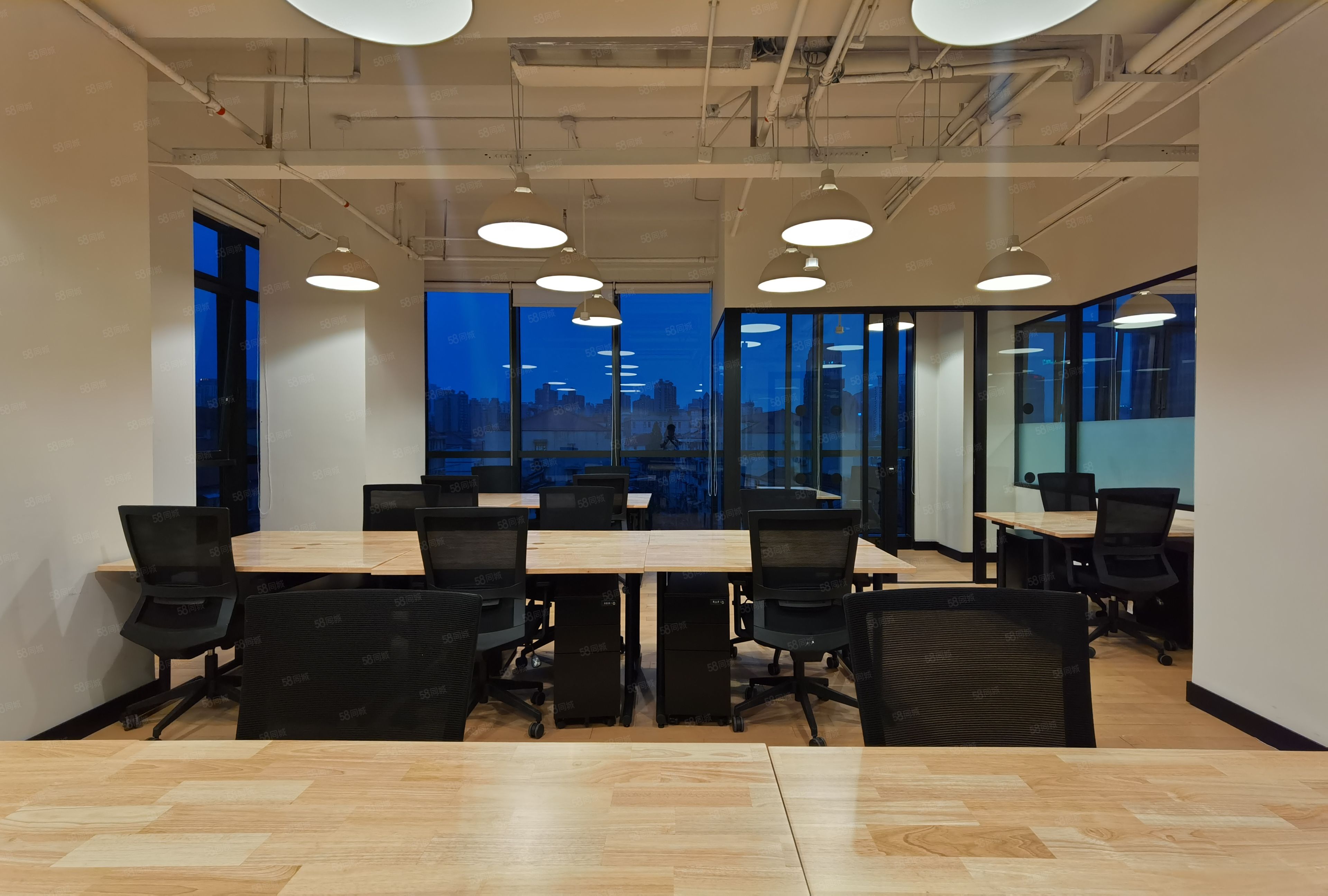 雷格斯无限极大厦独立办公室8人间