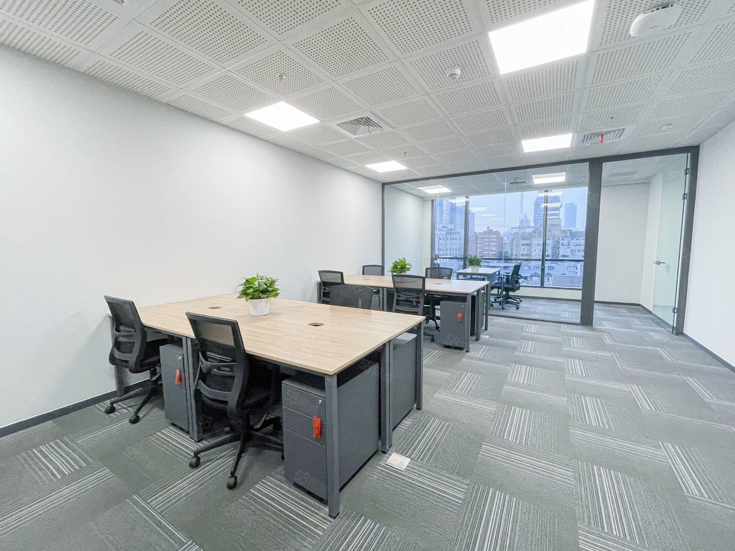 we酷窝soho复兴广场办公独立办公室8人间