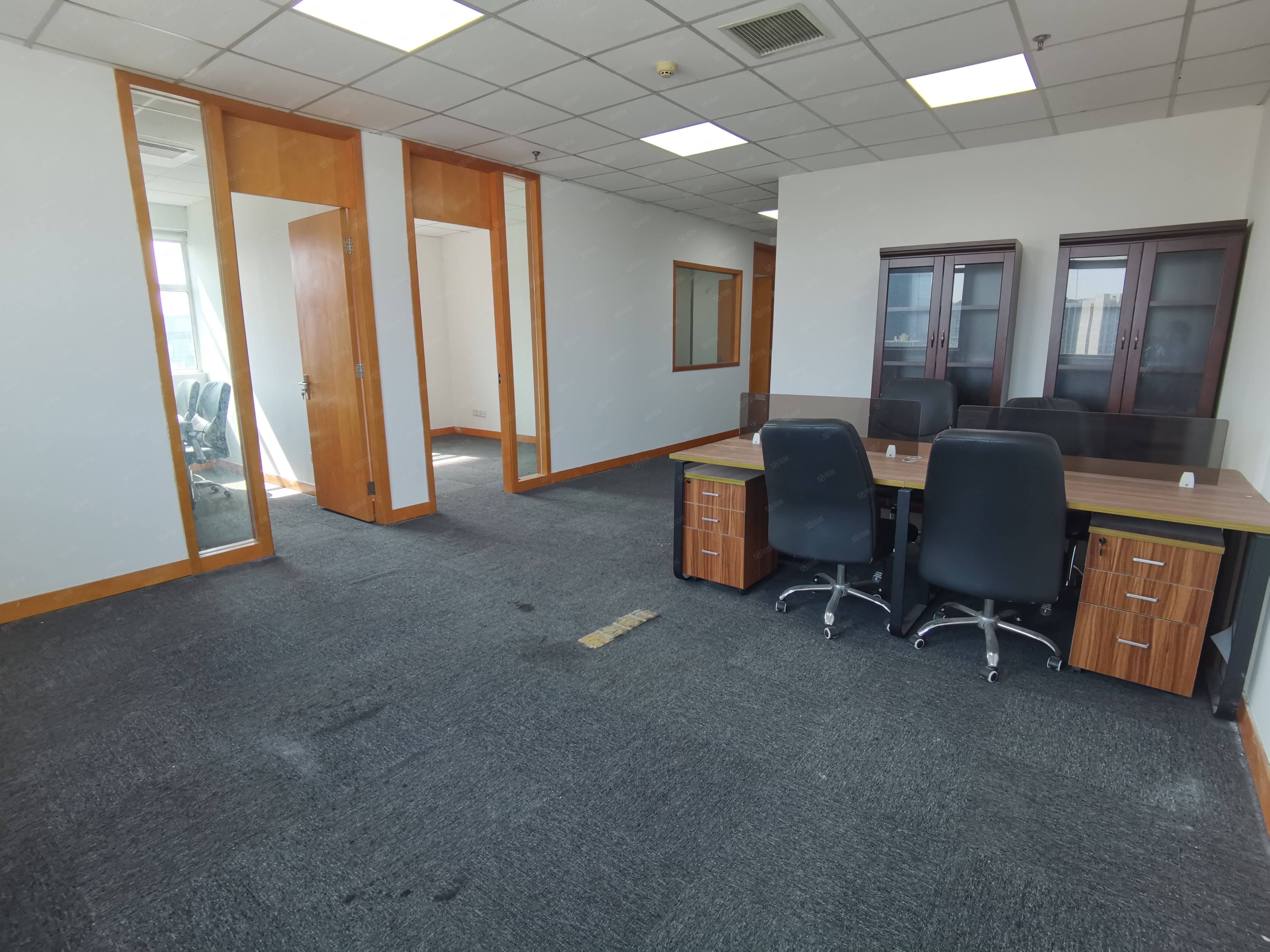 一号线沿线静安写字楼出租带装修送免租期房型方正采光好