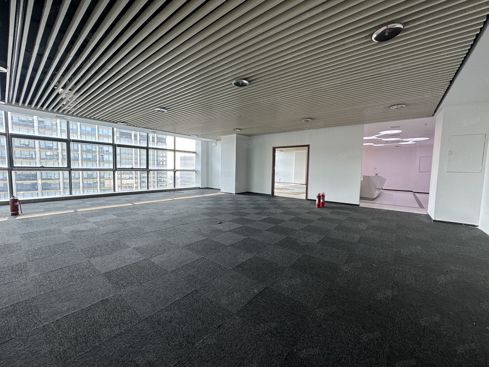 亦庄核心区荣京东街地铁站旁精装425平办公室遗留装修房况好