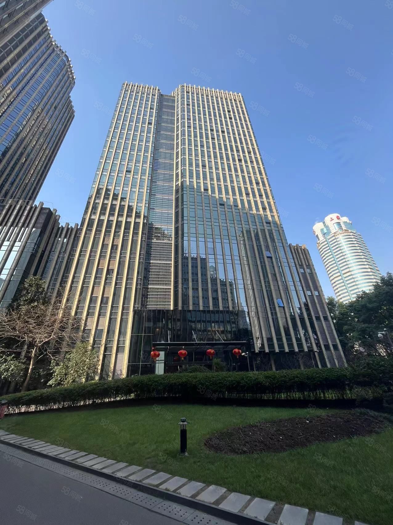 徐家汇地铁站中金国际广场精装修带家具办公室出租随时看房